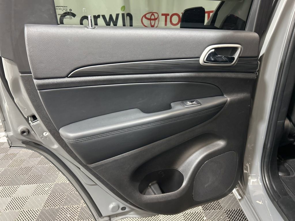 Used 2022 Jeep Grand Cherokee Laredo X AWD/4WD image 18