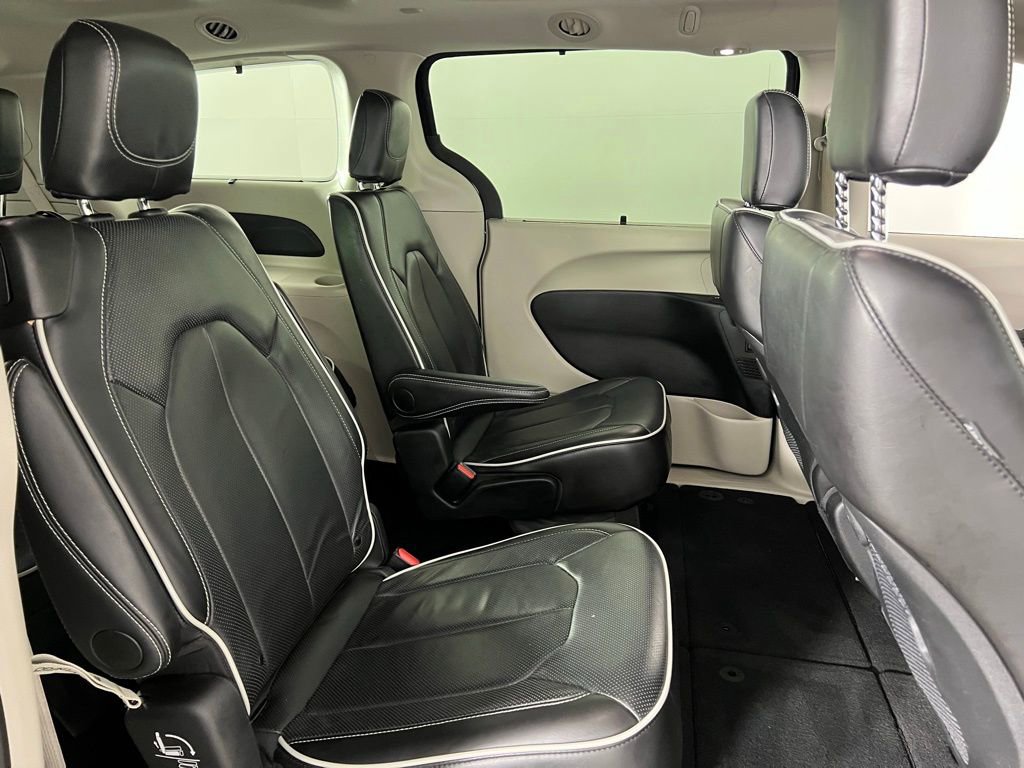 Certified 2024 Chrysler Pacifica Limited image 29
