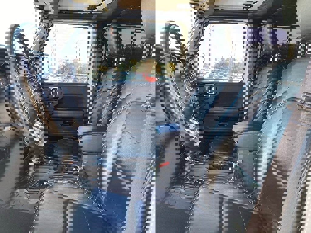 Used 2022 Jeep Gladiator Overland w/ Popular Equipment Package image 10