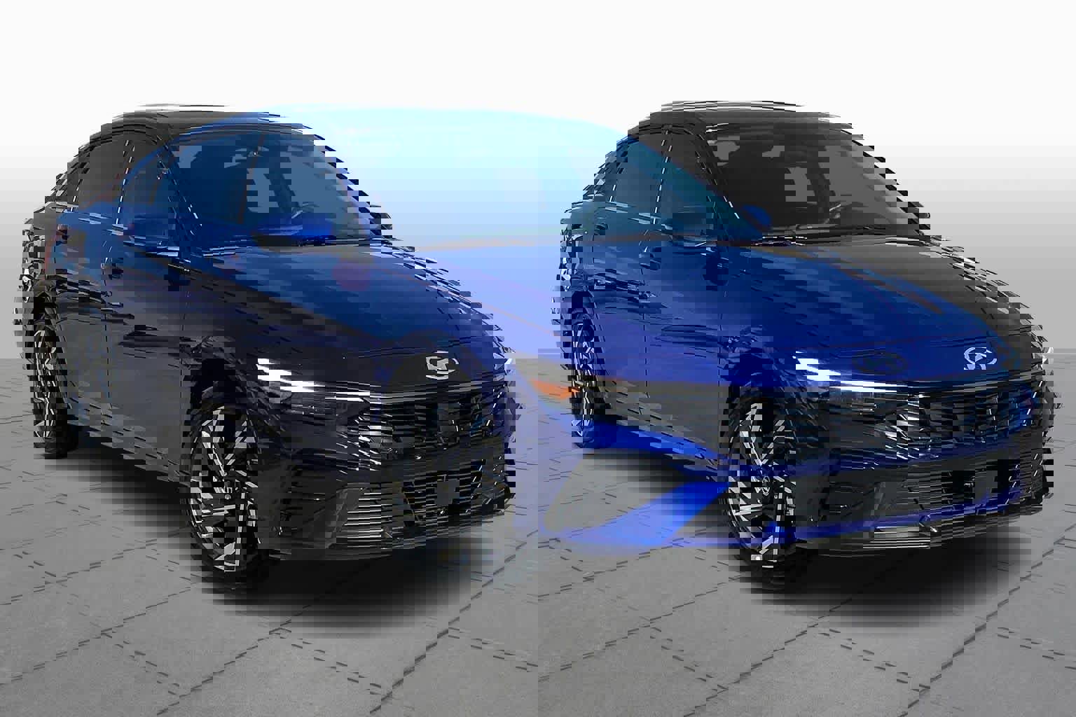 Used 2025 Hyundai Elantra Limited image 3