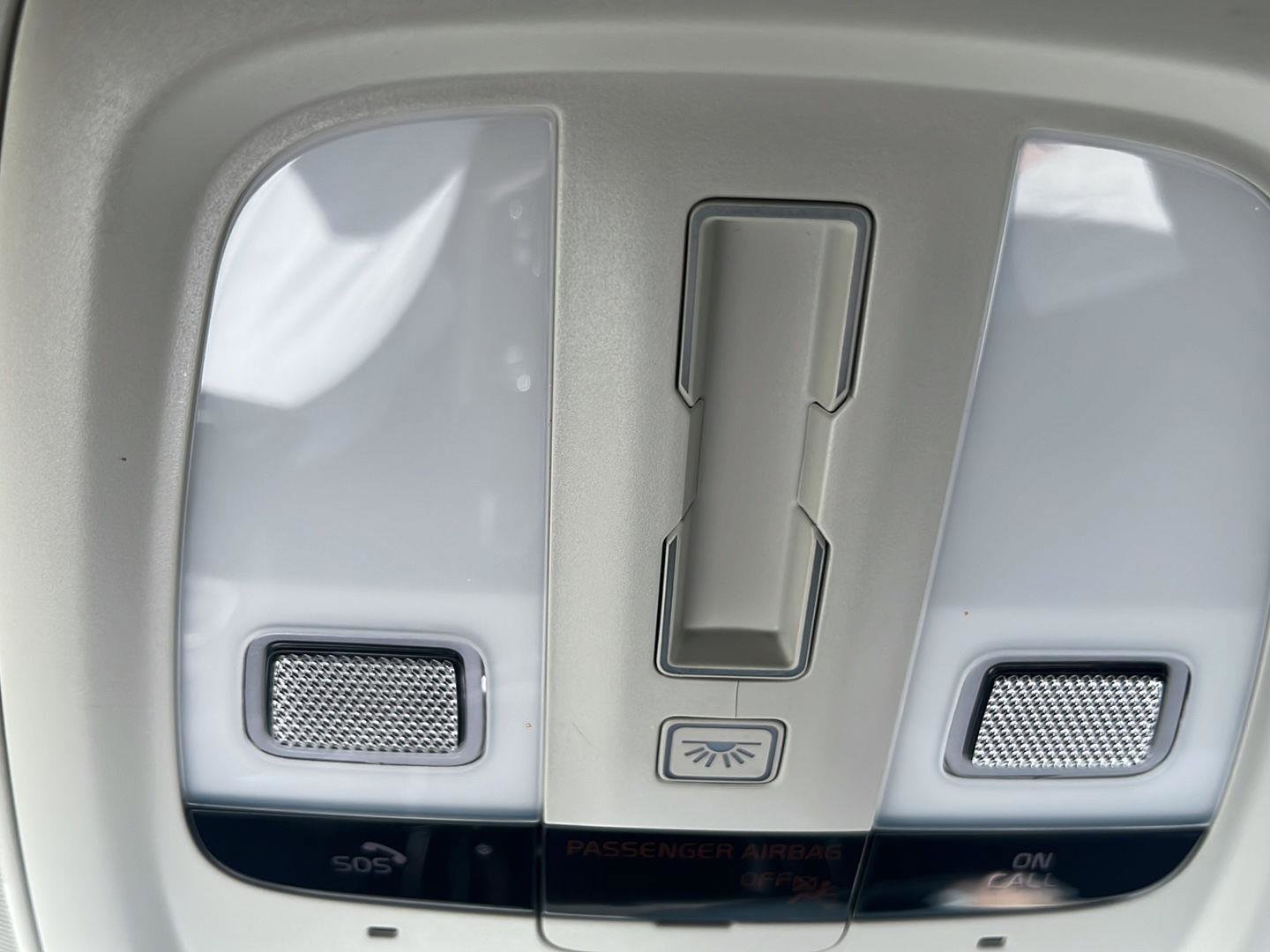 Used 2022 Volvo XC60 T8 Inscription w/ Advanced Package image 13