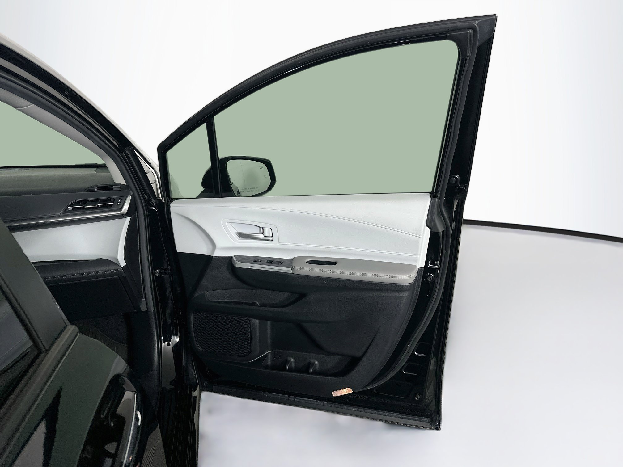 Used 2026 Toyota Sienna XLE FWD image 30