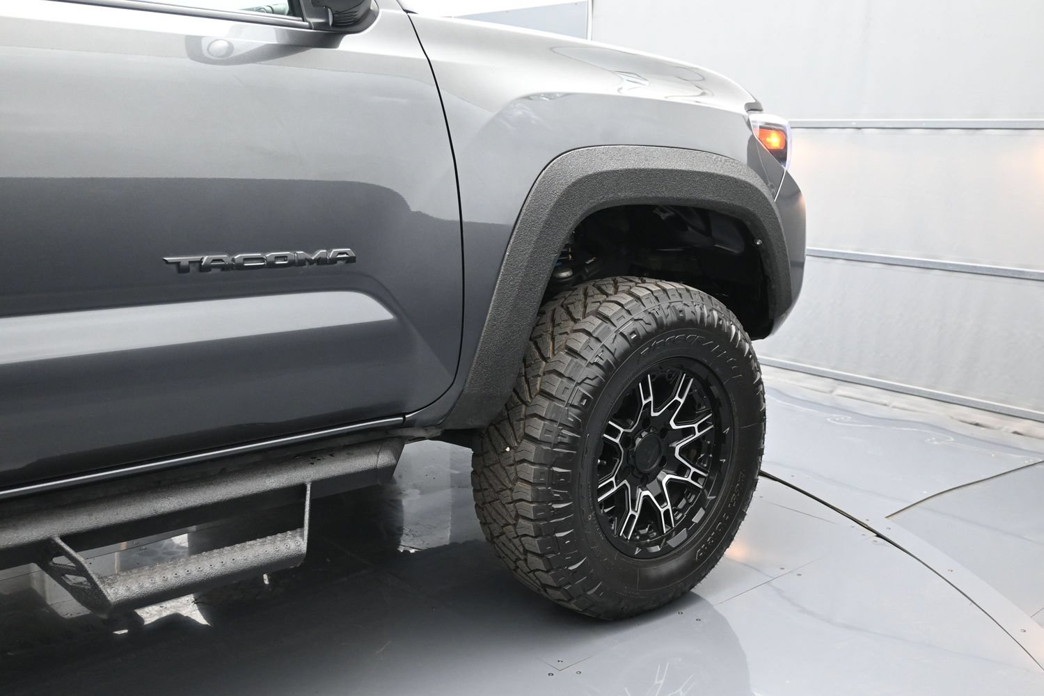 Used 2018 Toyota Tacoma TRD Off-Road AWD/4WD image 46