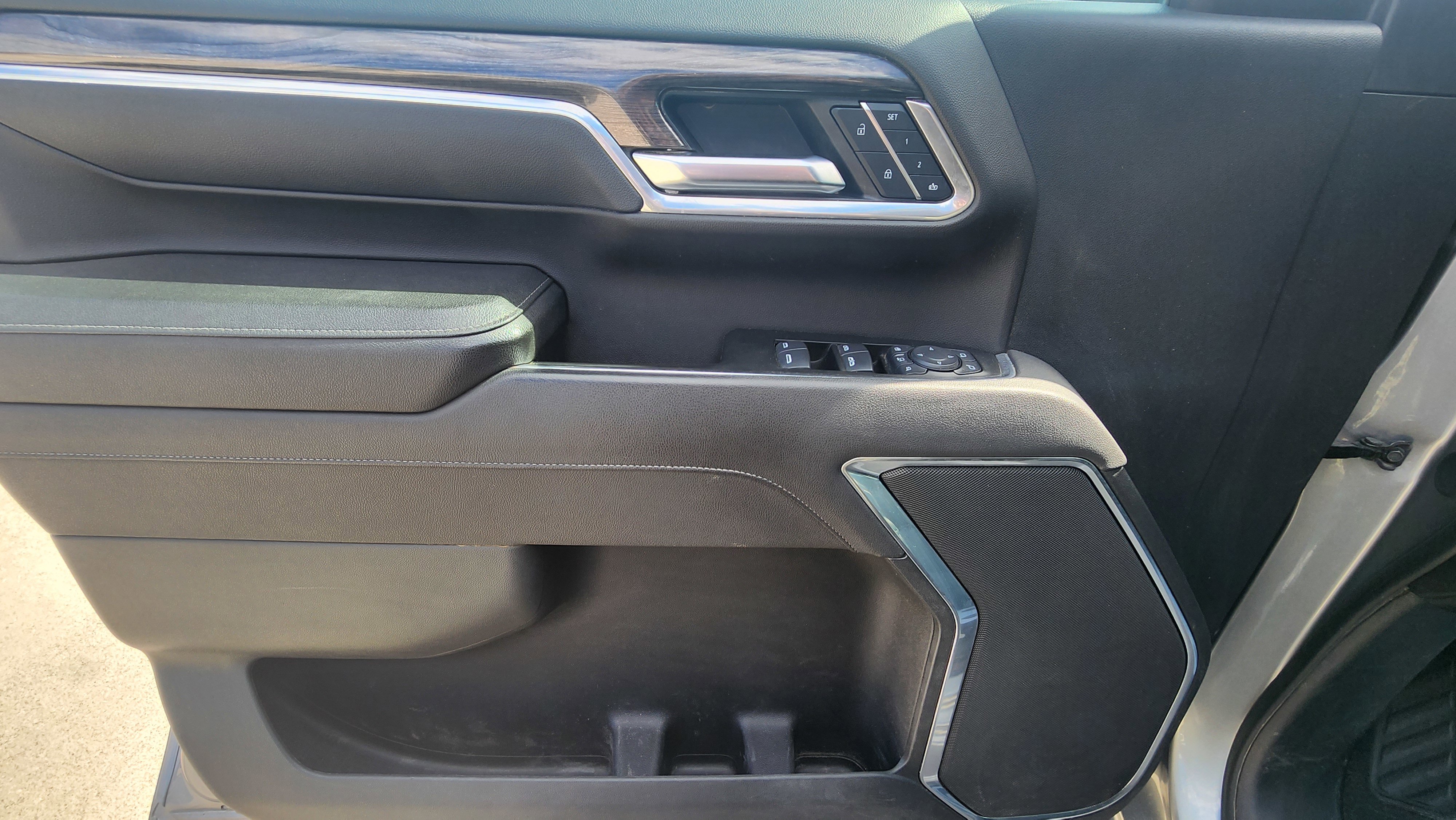 Used 2025 Chevrolet Silverado 2500 LTZ AWD/4WD image 12