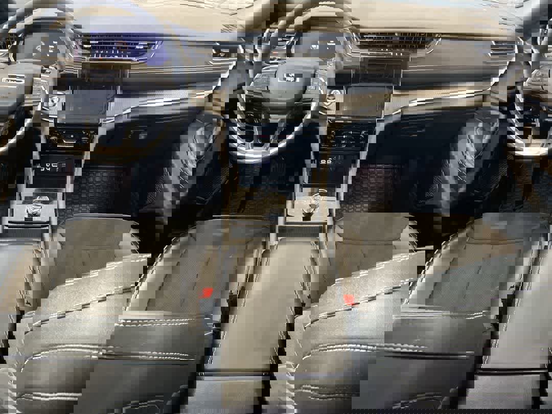 Used 2024 Jeep Grand Cherokee Altitude image 20