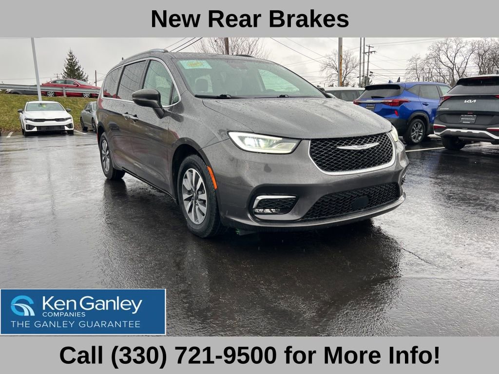 Used 2021 Chrysler Pacifica Touring-L w/ Uconnect Theater Family Group image 5