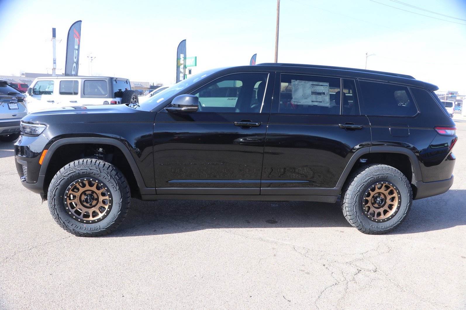 New 2025 Jeep Grand Cherokee L Laredo AWD/4WD image 4