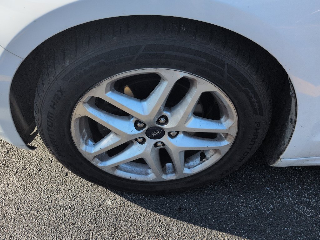 Used 2015 Ford Fusion SE FWD image 10