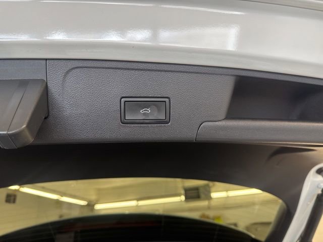 Certified 2022 Volkswagen Atlas Cross Sport SEL R-Line image 28