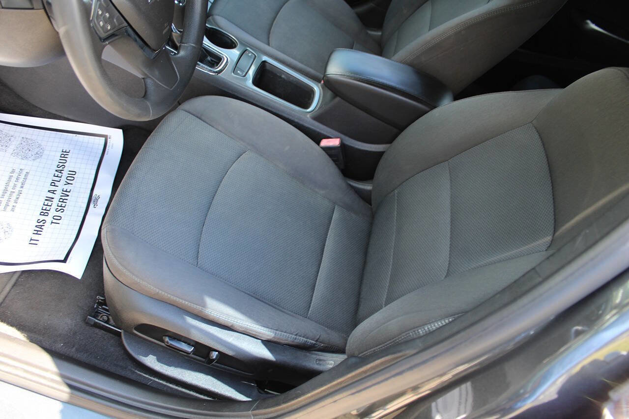 Used 2018 Chevrolet Cruze LT w/ Convenience Package image 16
