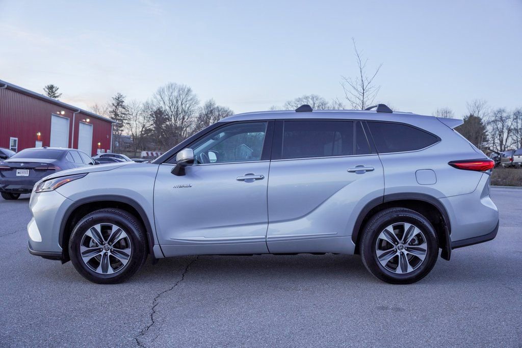 Used 2021 Toyota Highlander XLE FWD image 5