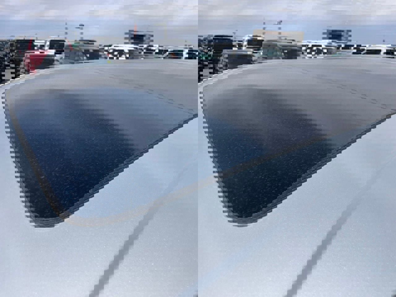 Used 2024 Chrysler Pacifica Limited FWD image 5