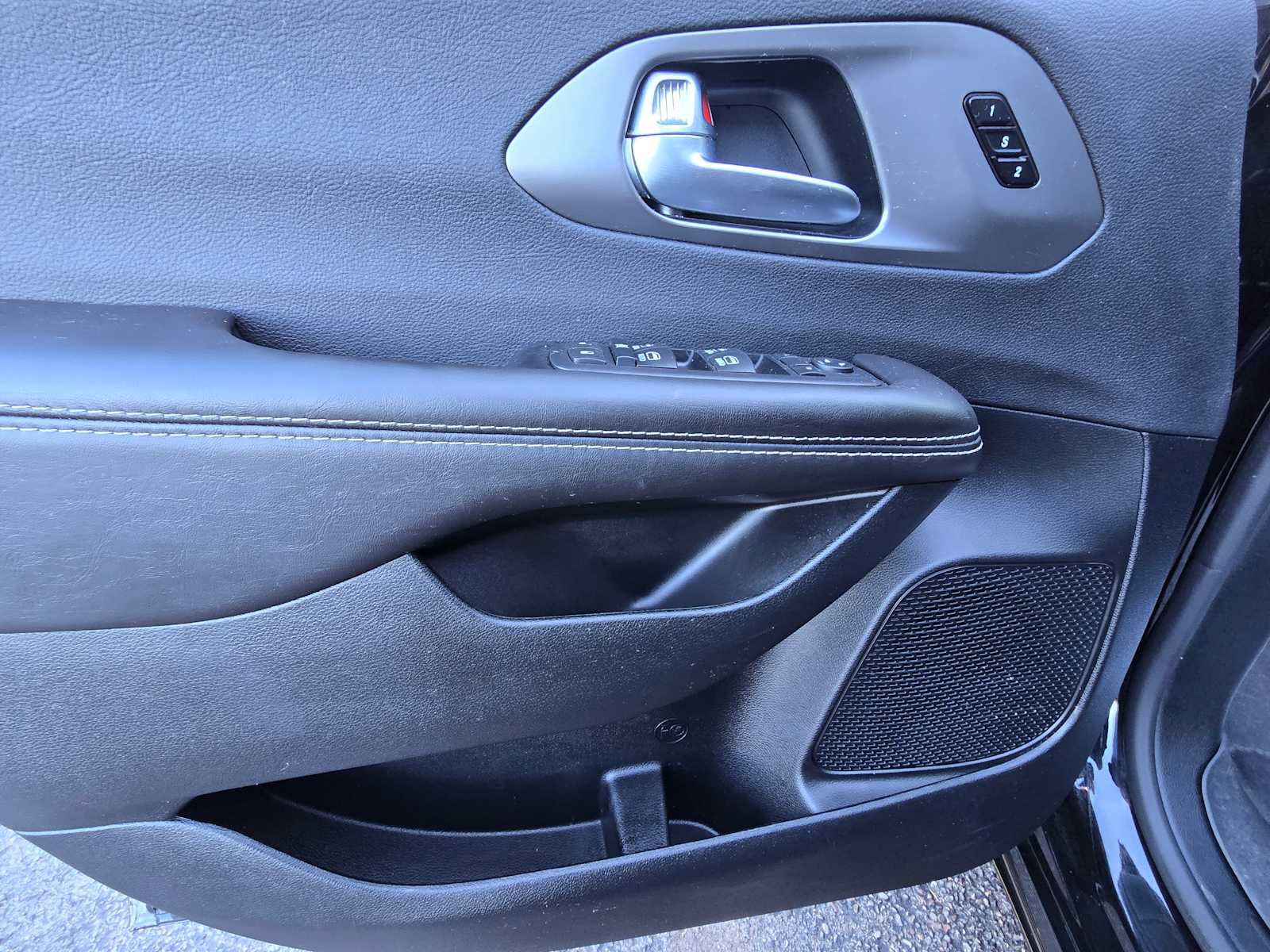 Used 2026 Chrysler Pacifica Select FWD image 14