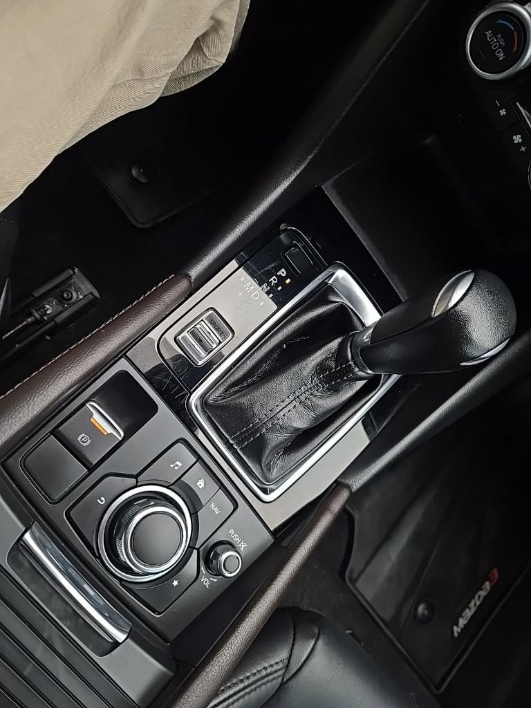 Used 2018 MAZDA MAZDA3 Touring image 13