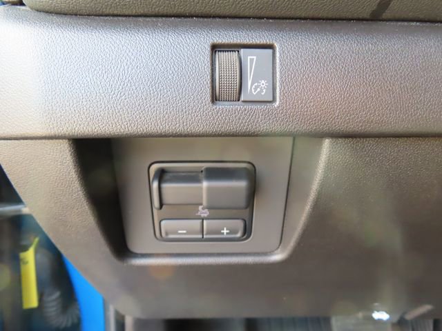 Used 2023 Chevrolet Colorado LT w/ LT Convenience Package II AWD/4WD image 39