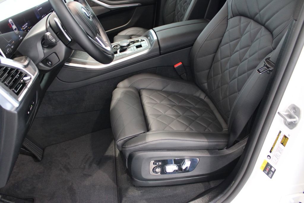 New 2026 BMW X5 xDrive50e image 9