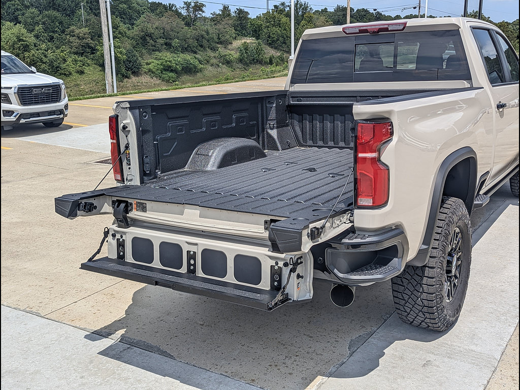 New 2026 Chevrolet Silverado 2500 ZR2 AWD/4WD image 13