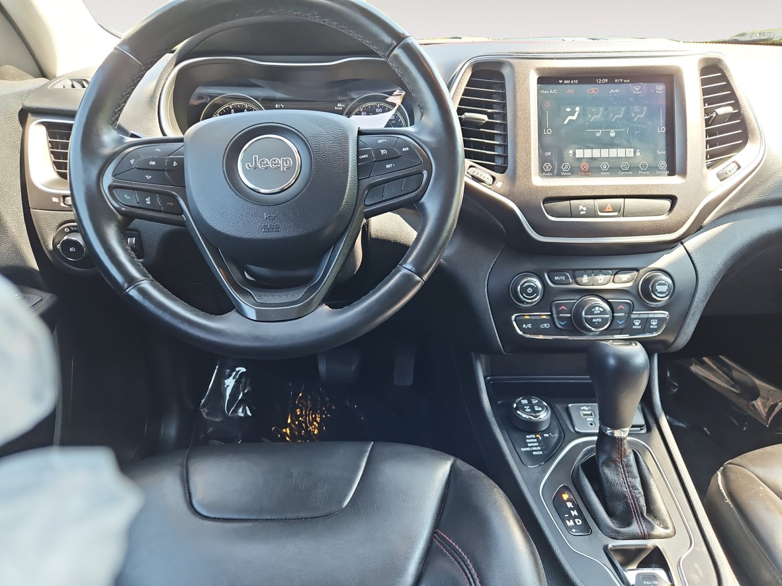 Used 2019 Jeep Cherokee Trailhawk w/ Cold Weather Group AWD/4WD image 10