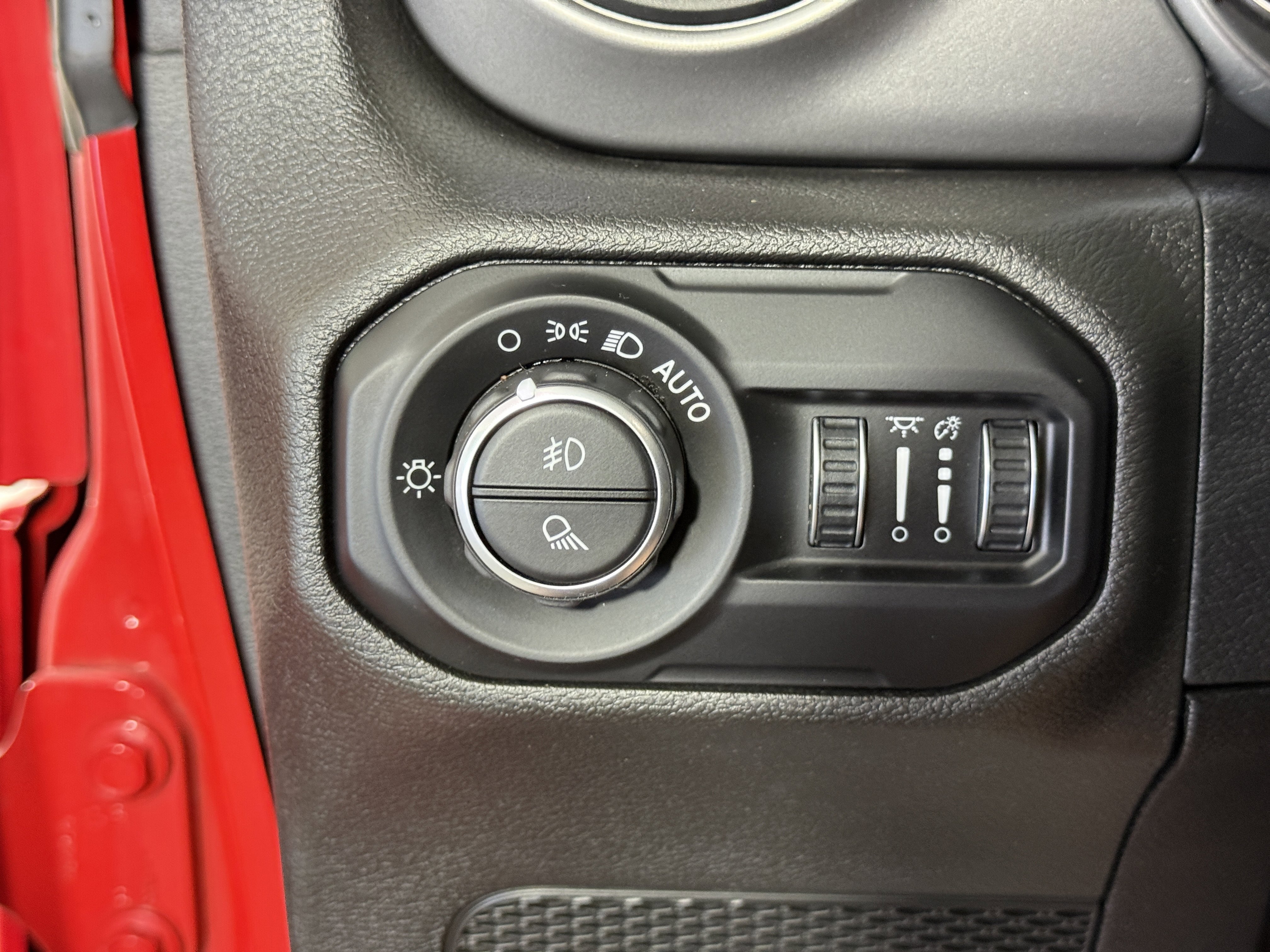 Used 2021 Jeep Gladiator Willys AWD/4WD image 21