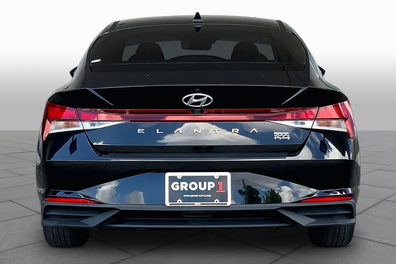 Used 2023 Hyundai Elantra SEL w/ Convenience Package FWD image 5