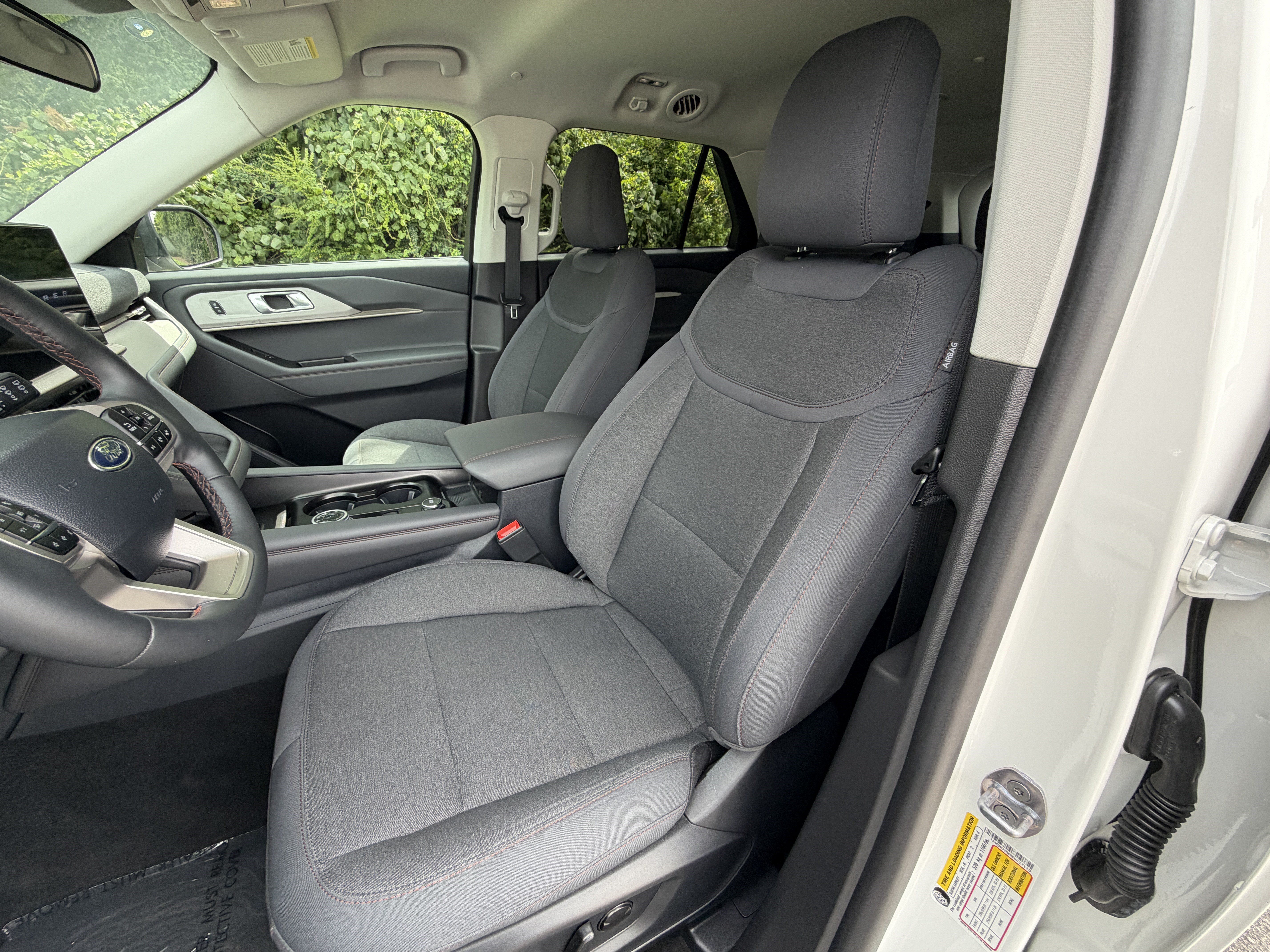 Used 2025 Ford Explorer Active RWD image 16