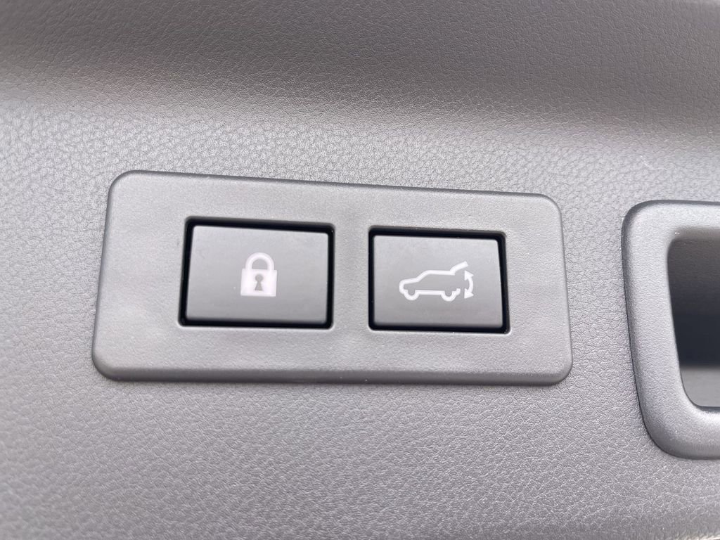 Used 2025 Subaru Forester Touring w/ Popular Package - Touring image 16