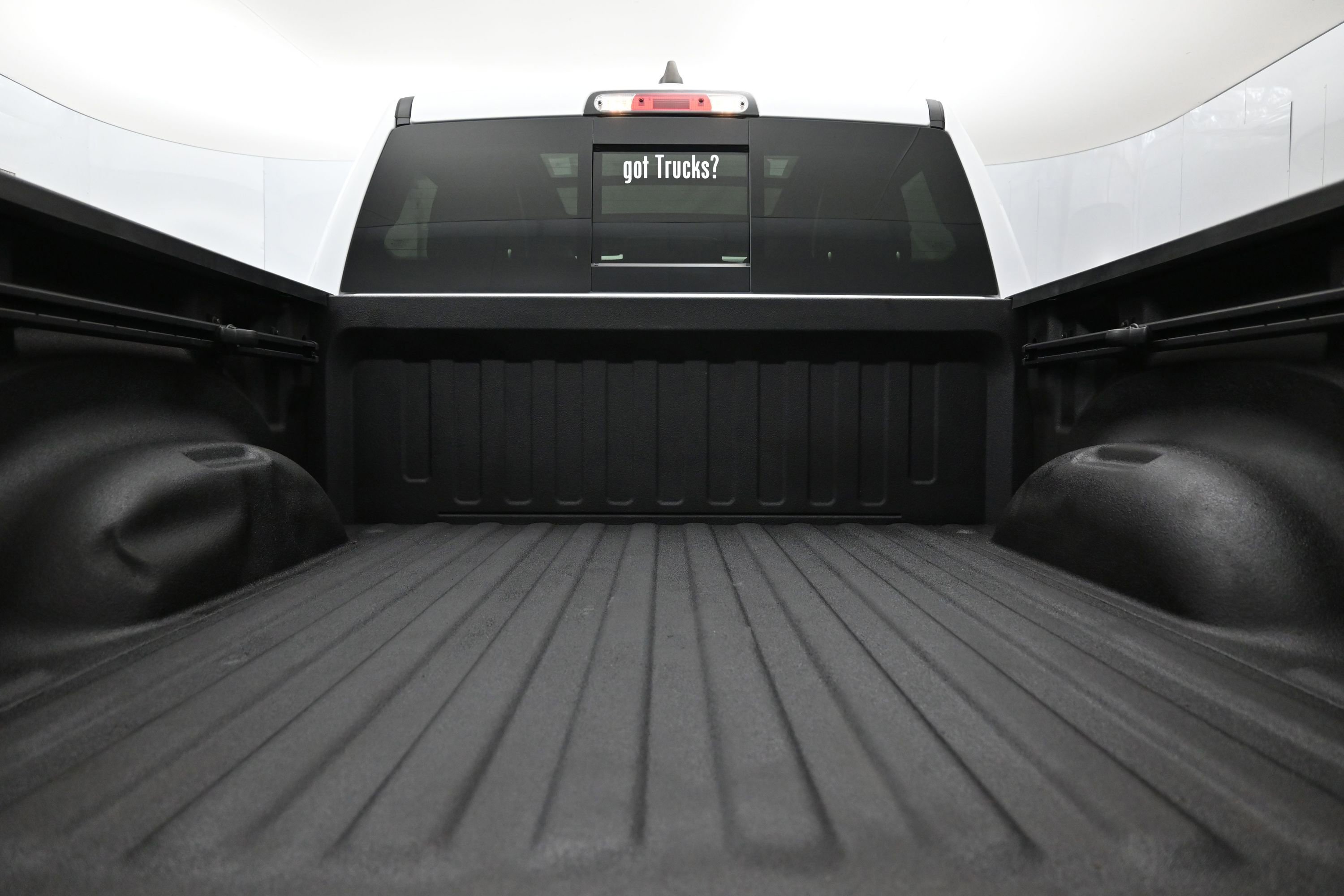 Used 2024 RAM 1500 Laramie AWD/4WD image 7