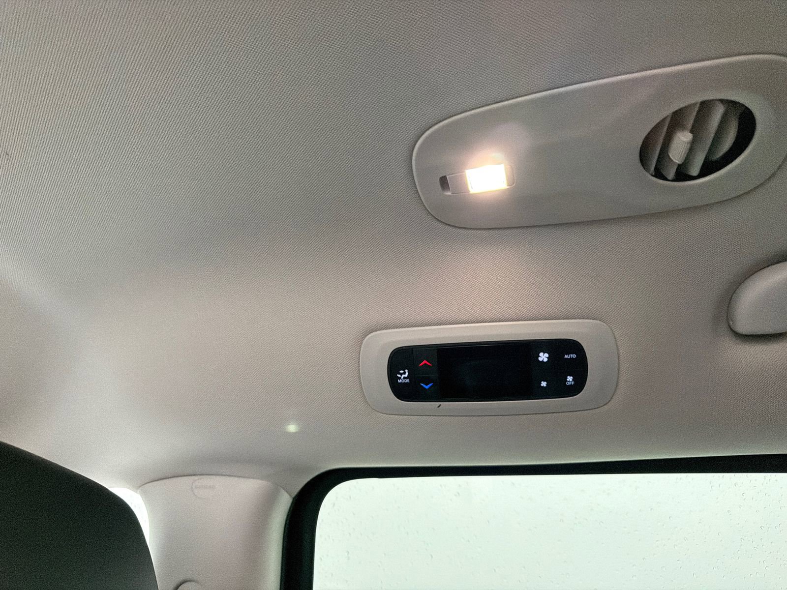Used 2023 Chrysler Pacifica Touring-L FWD image 18