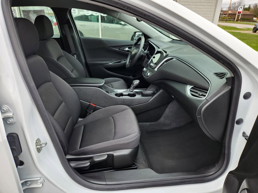 Used 2023 Chevrolet Malibu LT FWD image 9