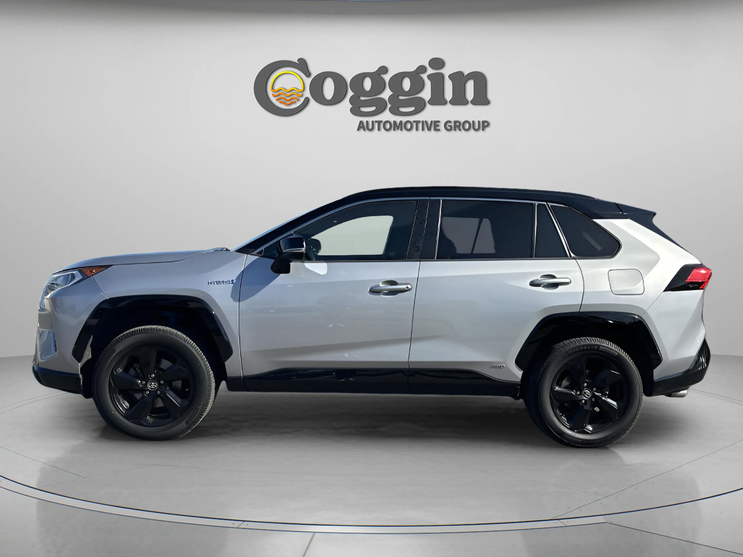 Used 2020 Toyota RAV4 XSE image 3