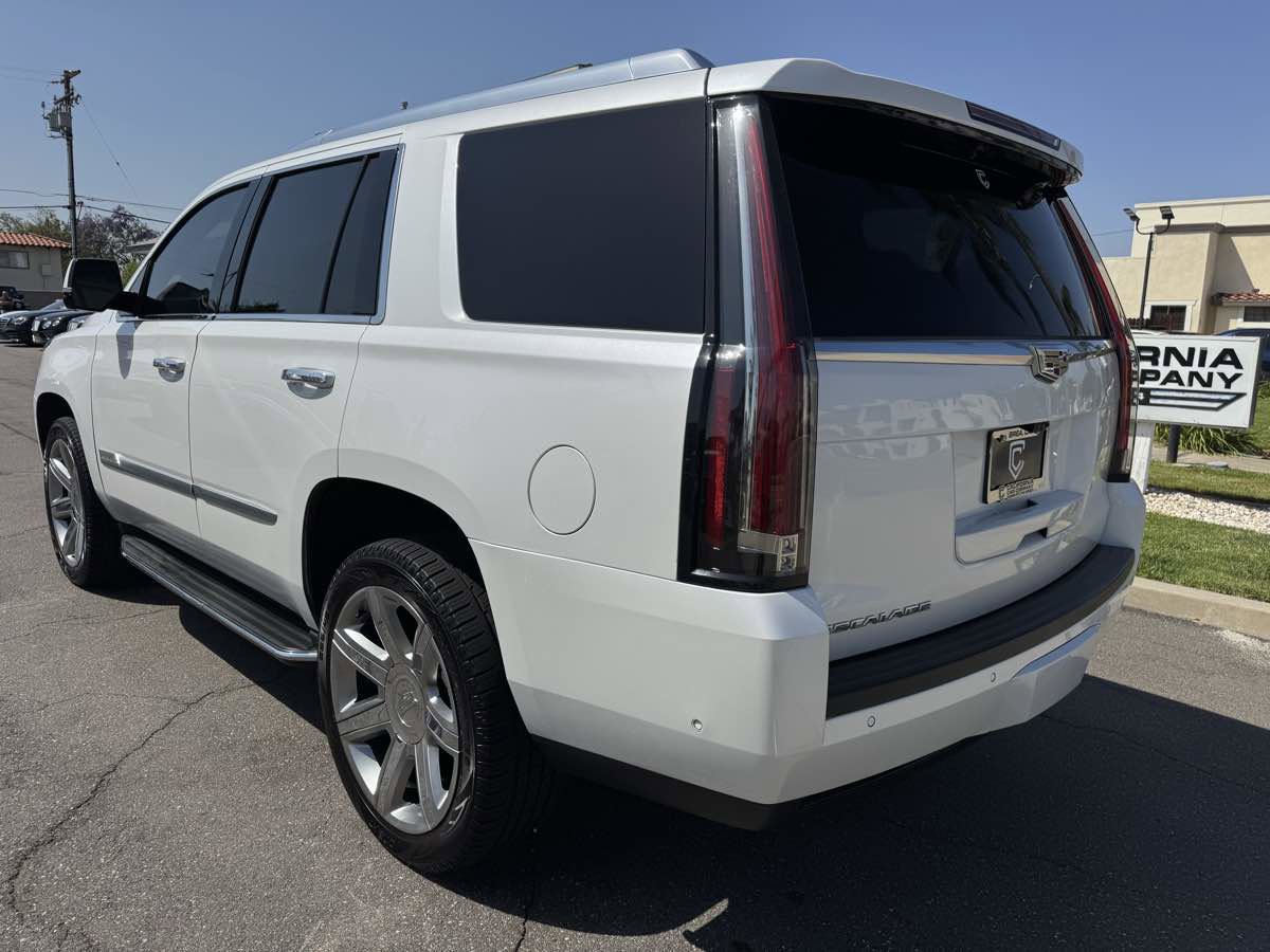 Used 2018 Cadillac Escalade Luxury RWD image 4