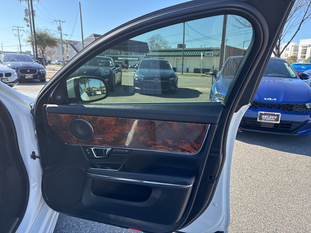 Used 2019 Jaguar XJ R-Sport image 22