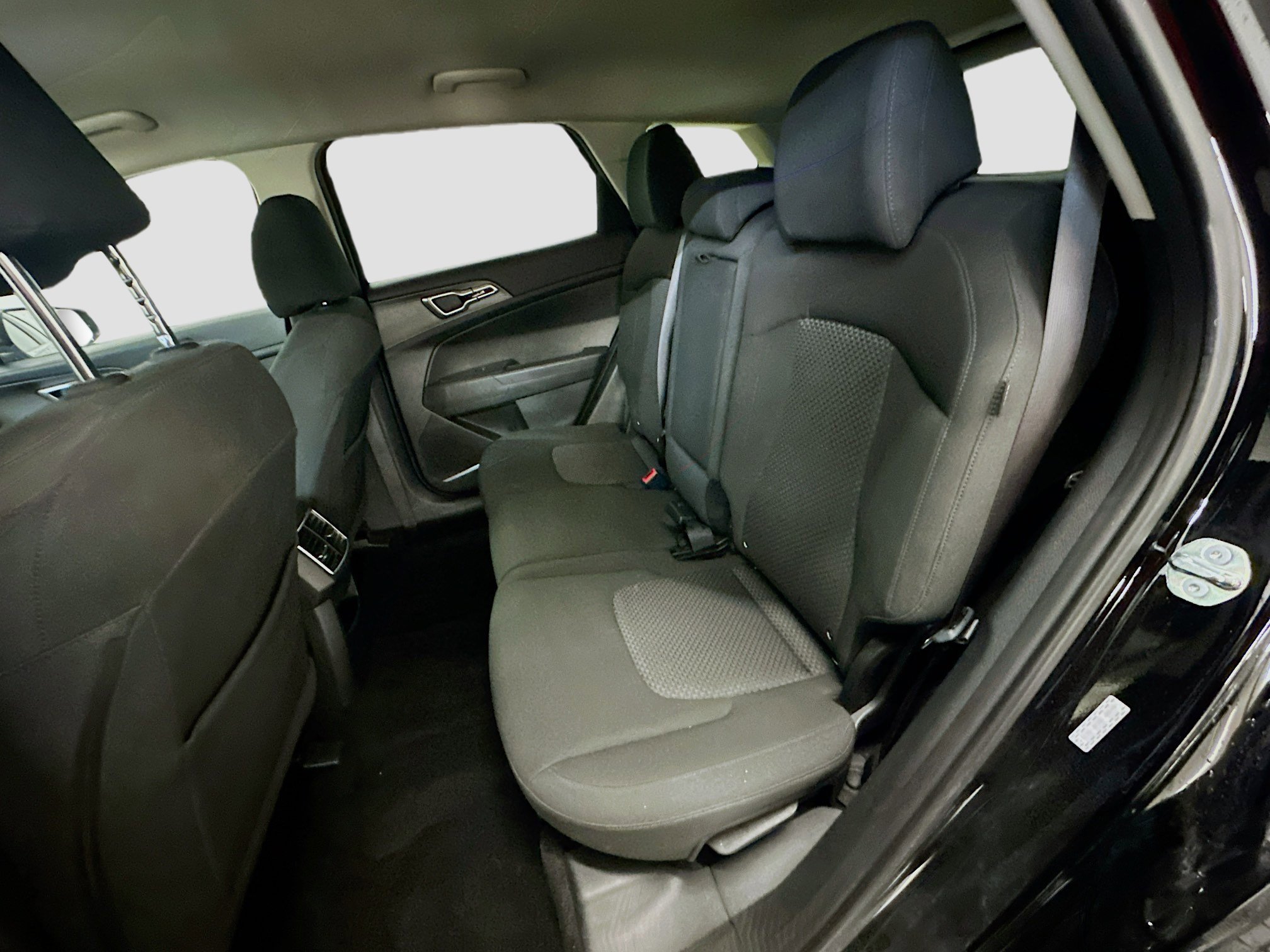 Used 2025 Kia Sportage LX image 28