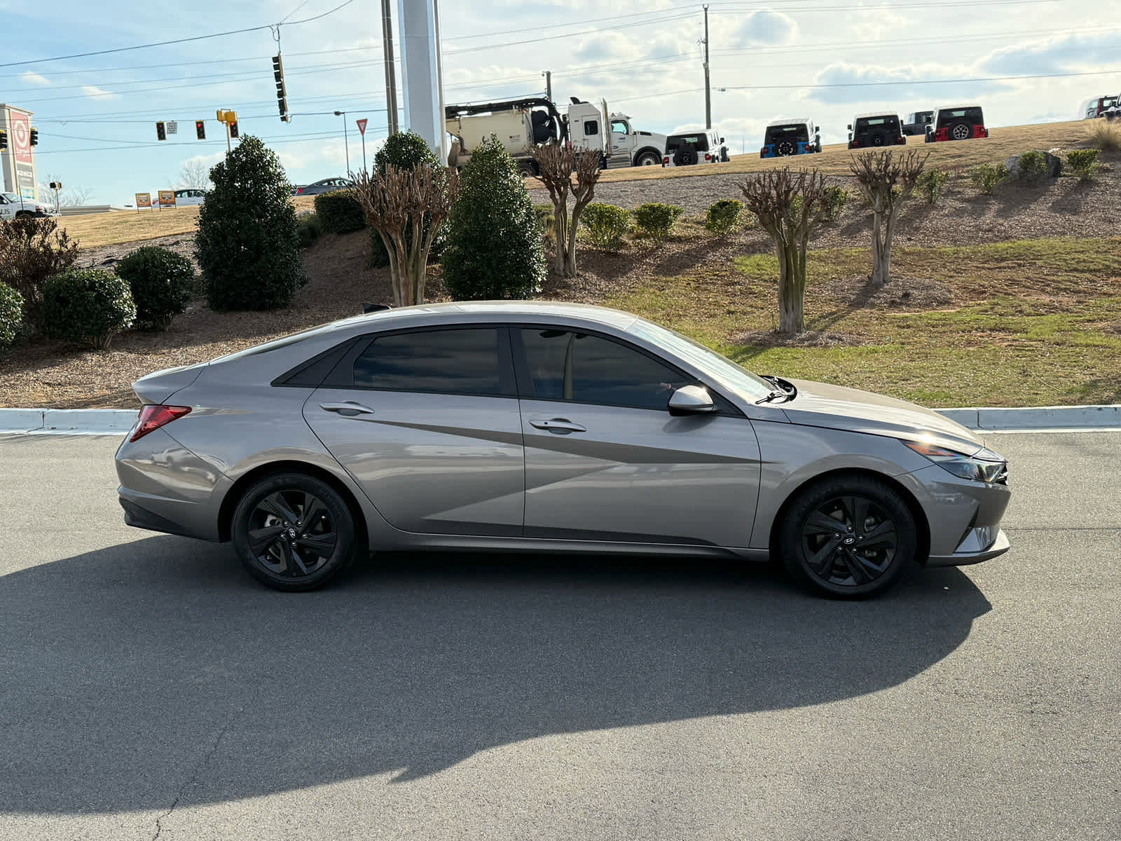 Used 2022 Hyundai Elantra SEL w/ Preferred Accessory Package image 6