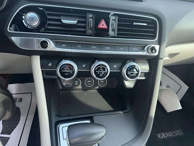 Used 2023 Genesis G70 2.0T image 7