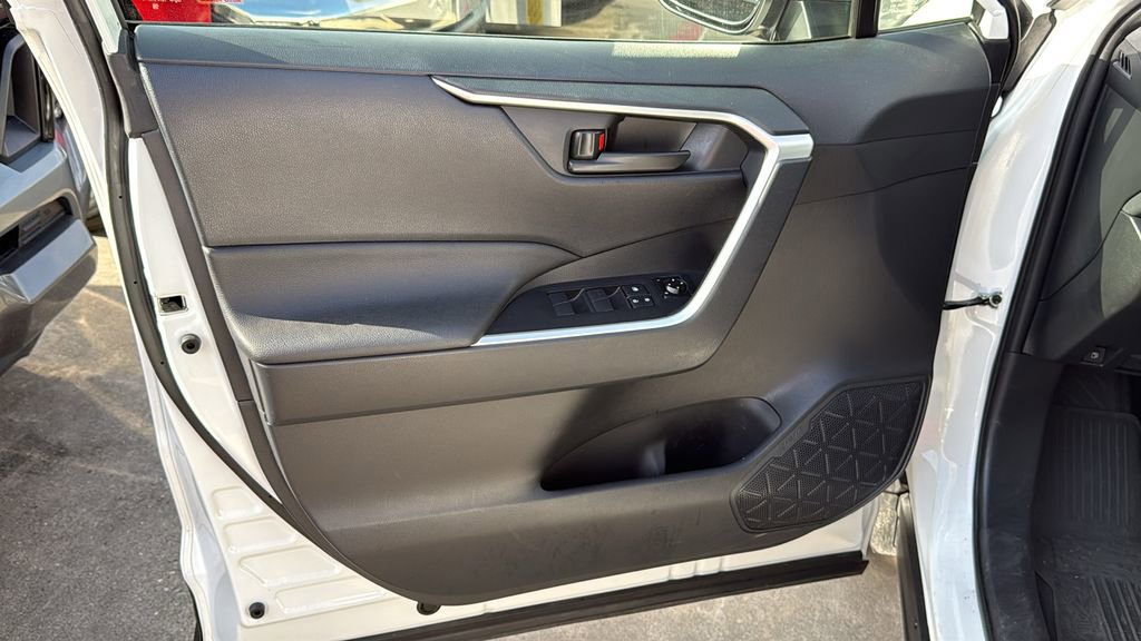 Used 2024 Toyota RAV4 LE image 5