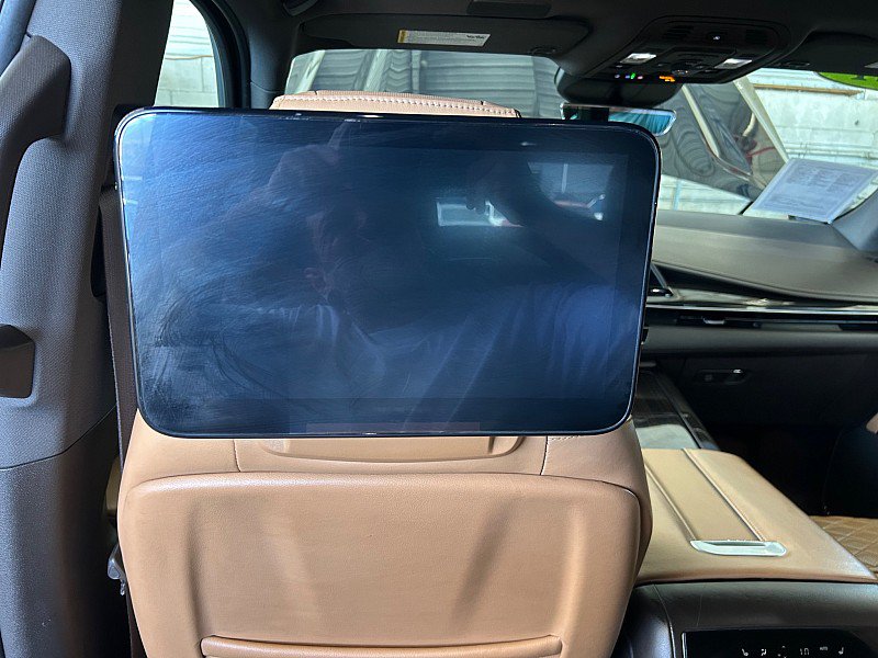 Used 2021 Cadillac Escalade Sport w/ Driver Assist Tech Package AWD/4WD image 23