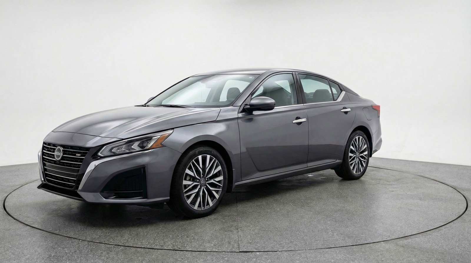 Used 2025 Nissan Altima 2.5 SV FWD image 3