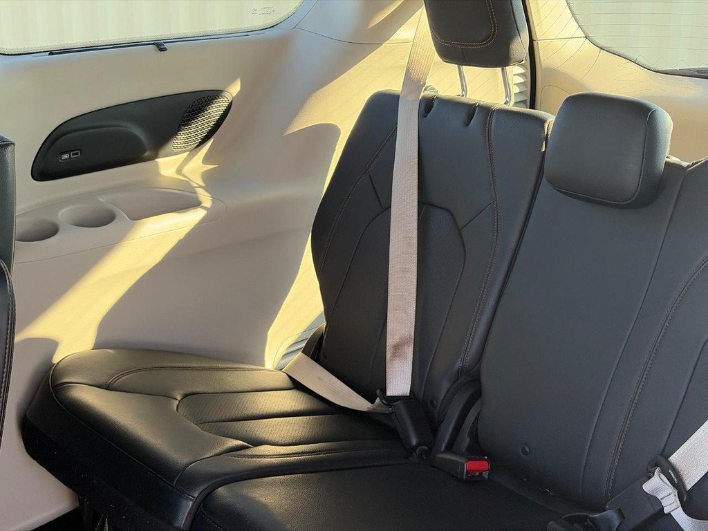 Used 2020 Chrysler Pacifica Touring-L Plus FWD image 21