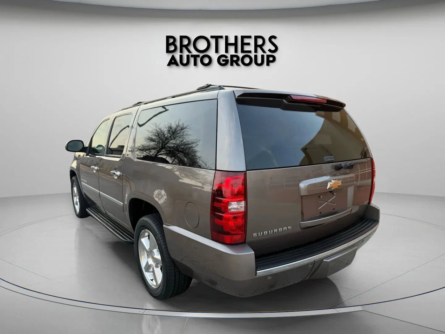 Used 2011 Chevrolet Suburban LTZ image 9