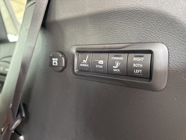 New 2026 Chrysler Pacifica Pinnacle FWD image 8
