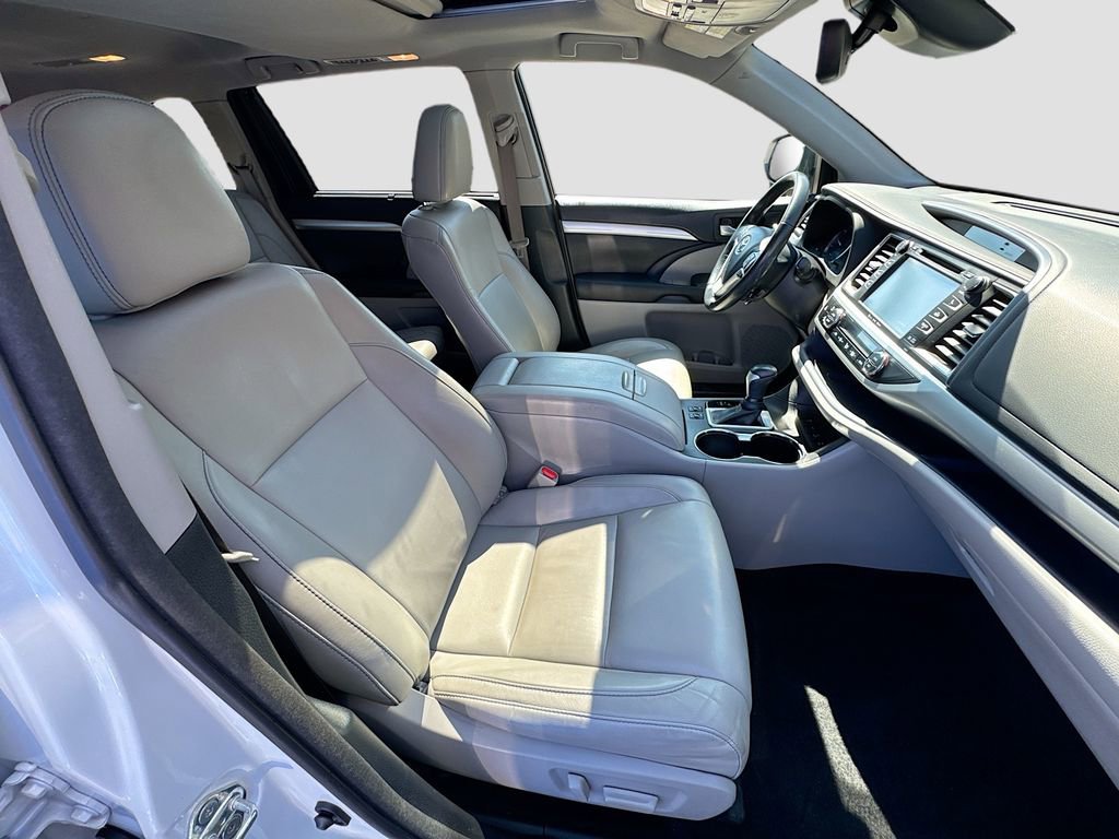 Used 2018 Toyota Highlander XLE AWD/4WD image 29