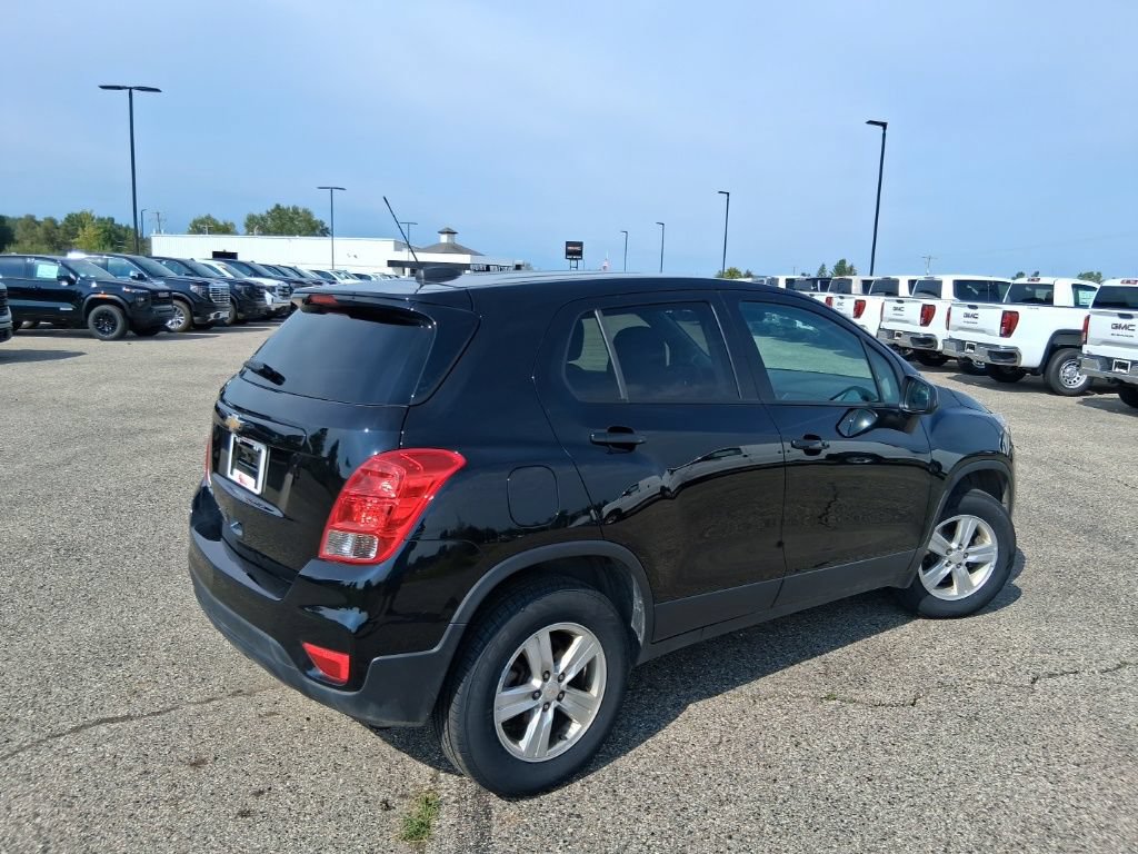 Used 2022 Chevrolet Trax LS w/ Tint and Cruise Package AWD/4WD image 6