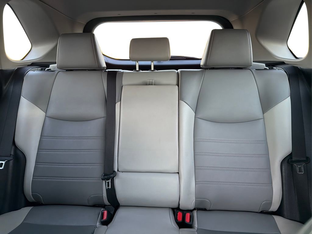 Used 2023 Toyota RAV4 XLE Premium image 16