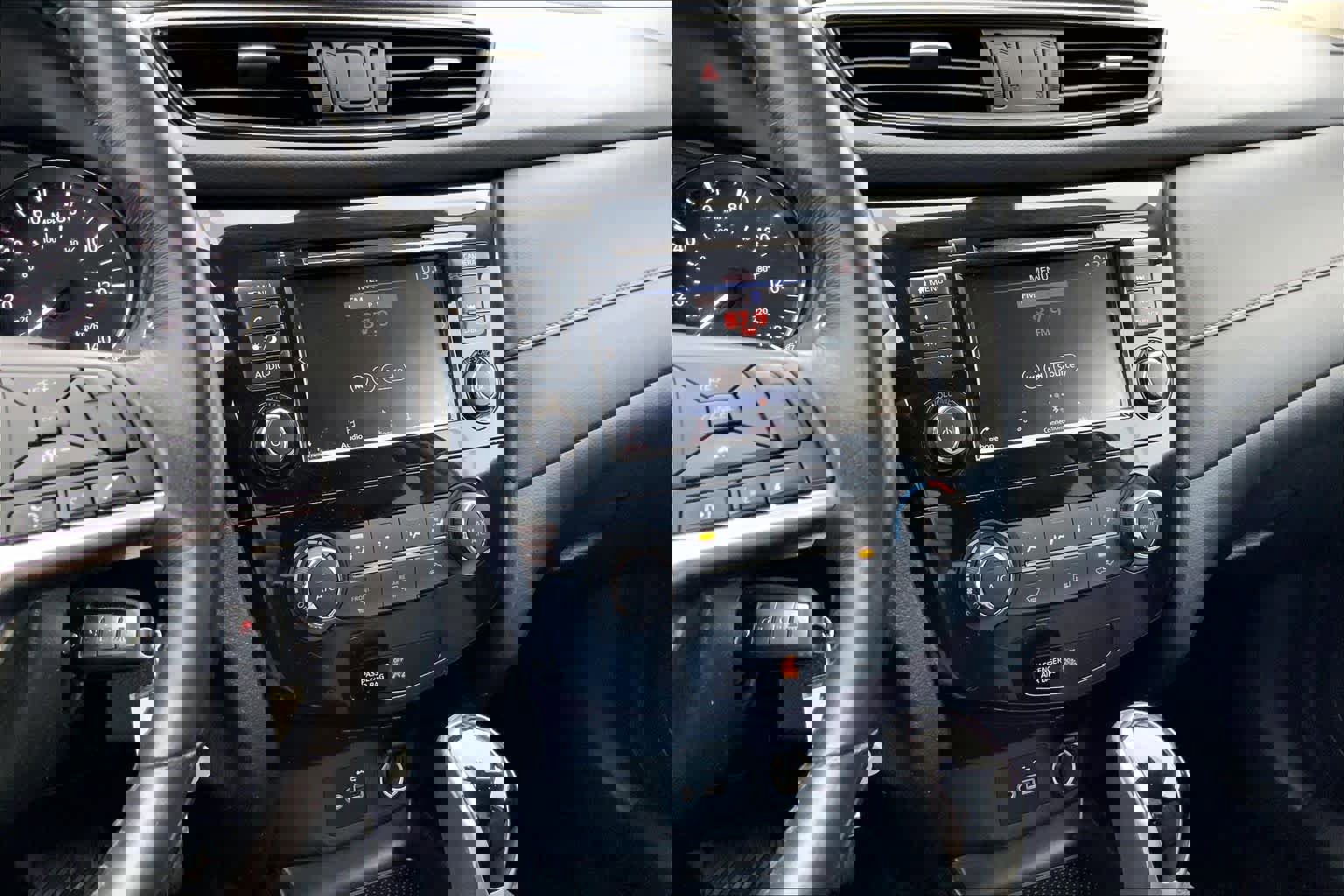 Used 2020 Nissan Rogue S w/ Special Edition Package FWD image 7