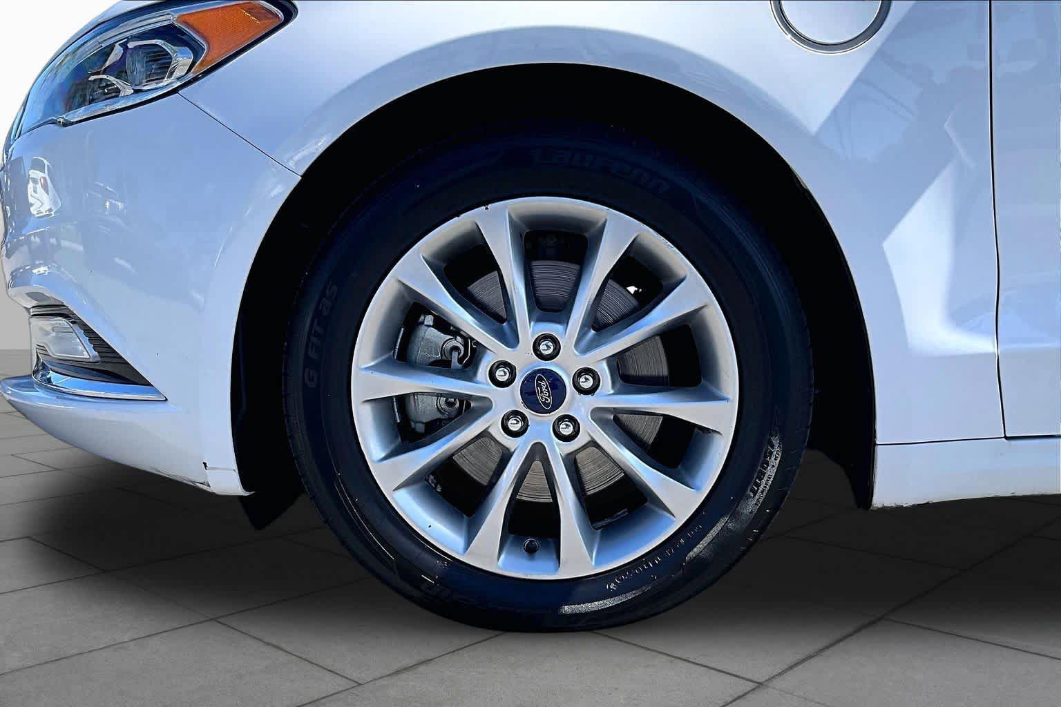 Used 2017 Ford Fusion Energi SE FWD image 10