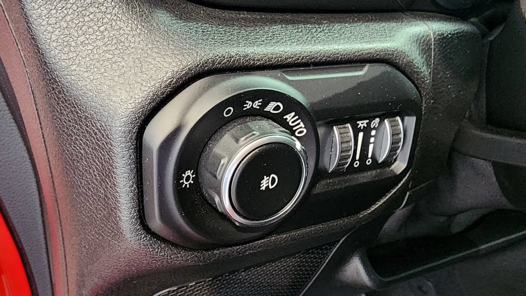 Used 2021 Jeep Wrangler Unlimited Sahara AWD/4WD image 17