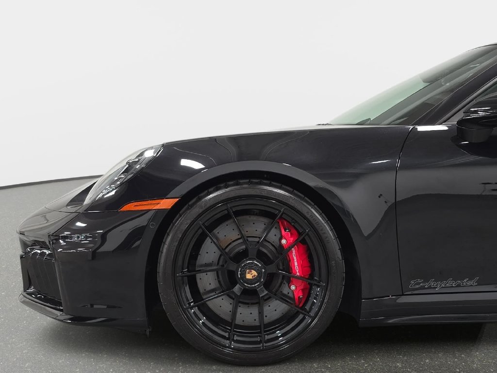 Certified 2025 Porsche 911 Carrera GTS RWD image 10