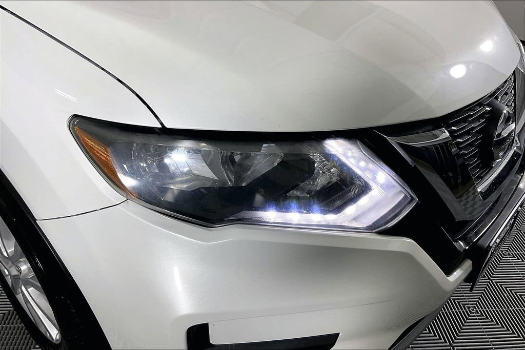 Used 2017 Nissan Rogue SV AWD/4WD image 41