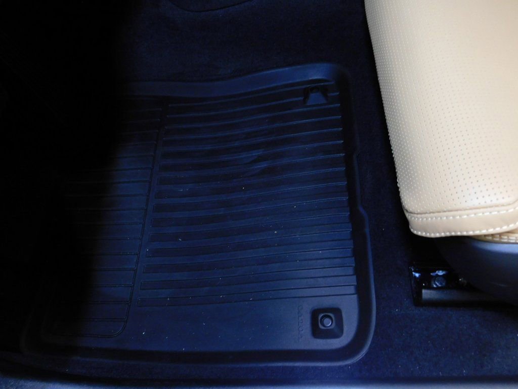 Used 2026 Volvo V90 B6 Cross Country Ultra image 33